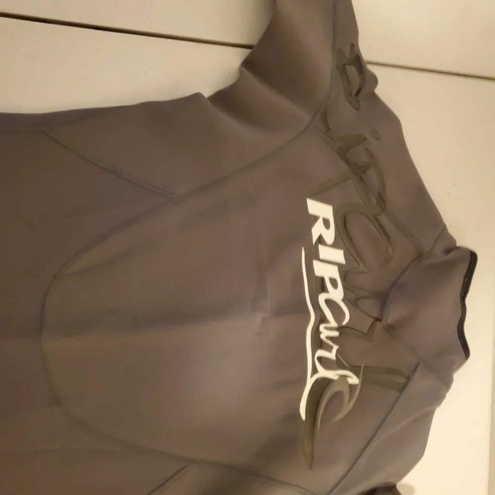 Rip Curl Men's Large Gray with Black Trim. An Elastic Loop on Tail. - Picture 4 of 5